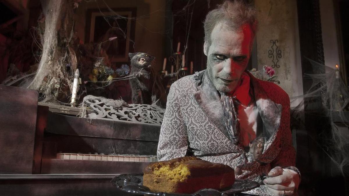 When he’s not lurking at the Edge of Hell haunted house, Harry “Ratman” Lewetzow is whipping up comfort food like pumpkin bread in his kitchen at home.