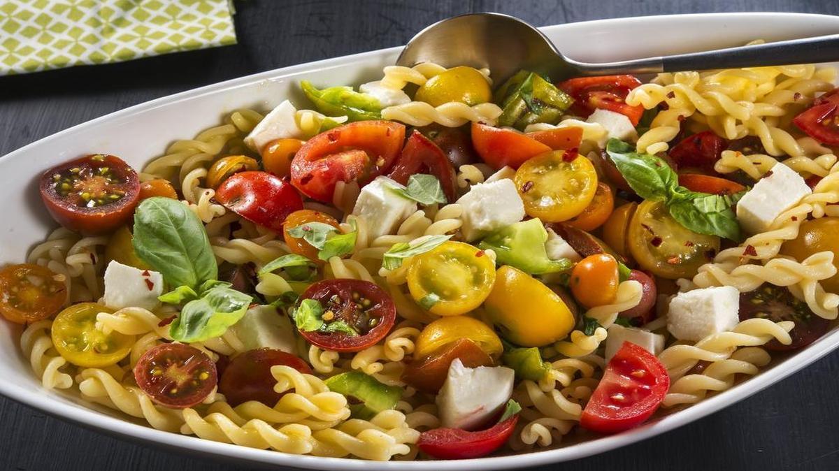 
Raw Summer Tomato Sauce for Pasta
