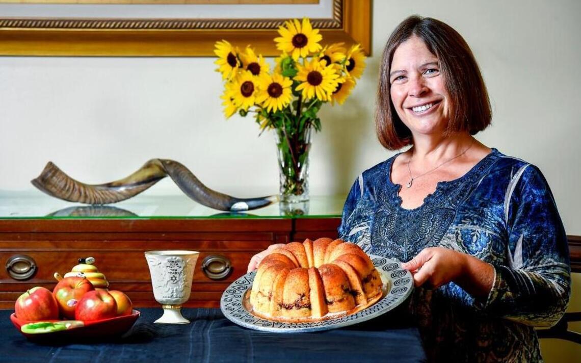 Andrea Levitan’s Rosh Hashanah Apple Cake is a sweet way to welcome Jewish new year