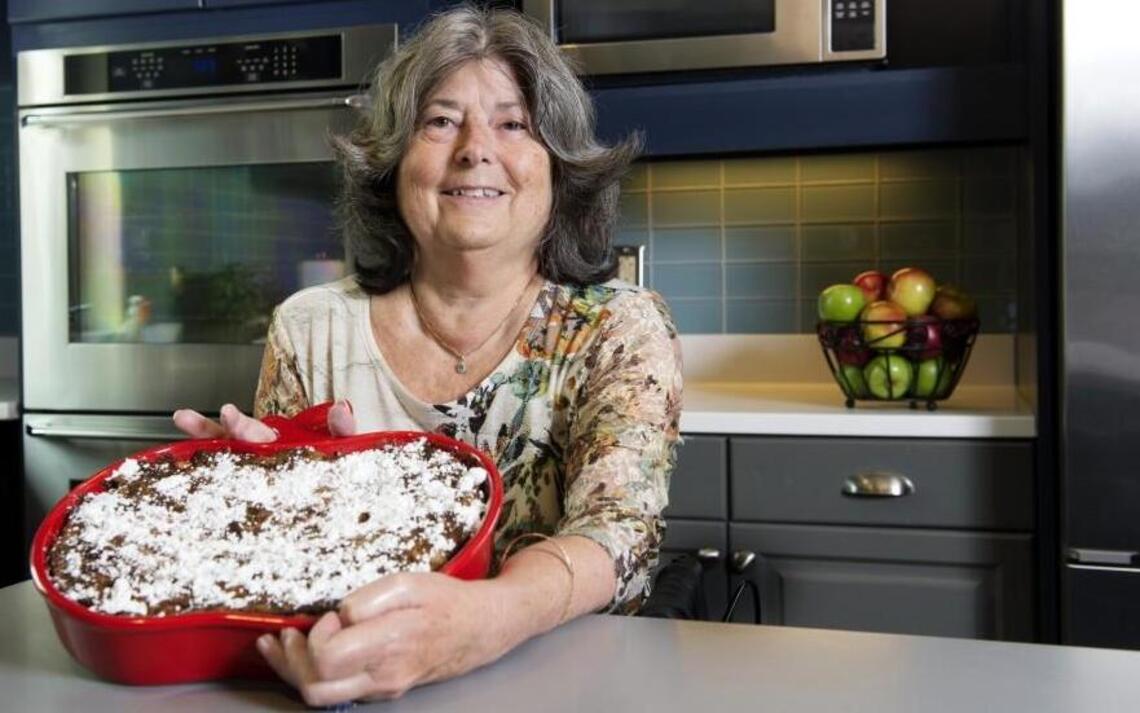 Liz May of Fairway spreads good will with her Apple Cake