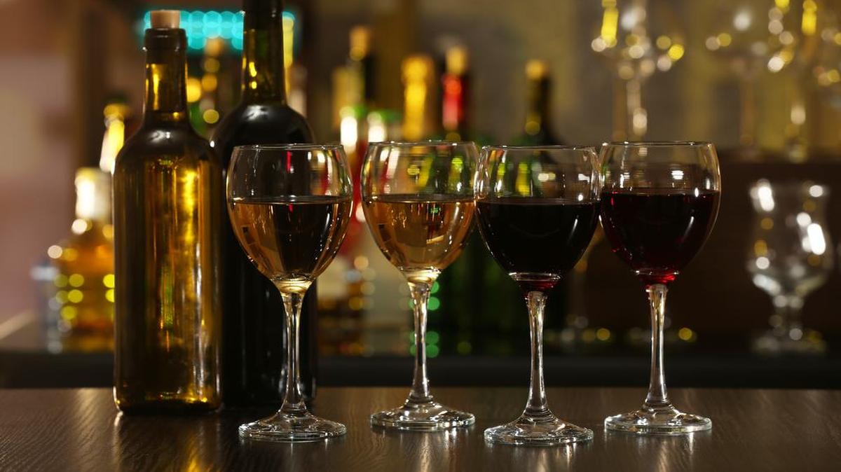 Blogger Dave Eckert shares some of his preferred domestic winter white and red wine selections from Washington state and California.