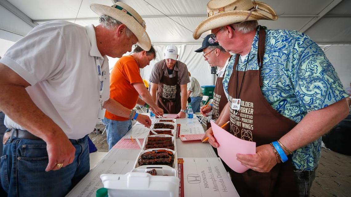 
In blind judging, teams turn in their entries in unmarked Styrofoam containers. Both Memphis in May and the American Royal use this method.
