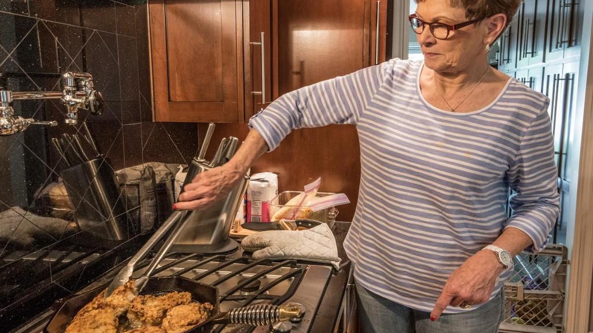 
Susan Urich uses long-handled tongs to turn the chicken once halfway through cooking.
