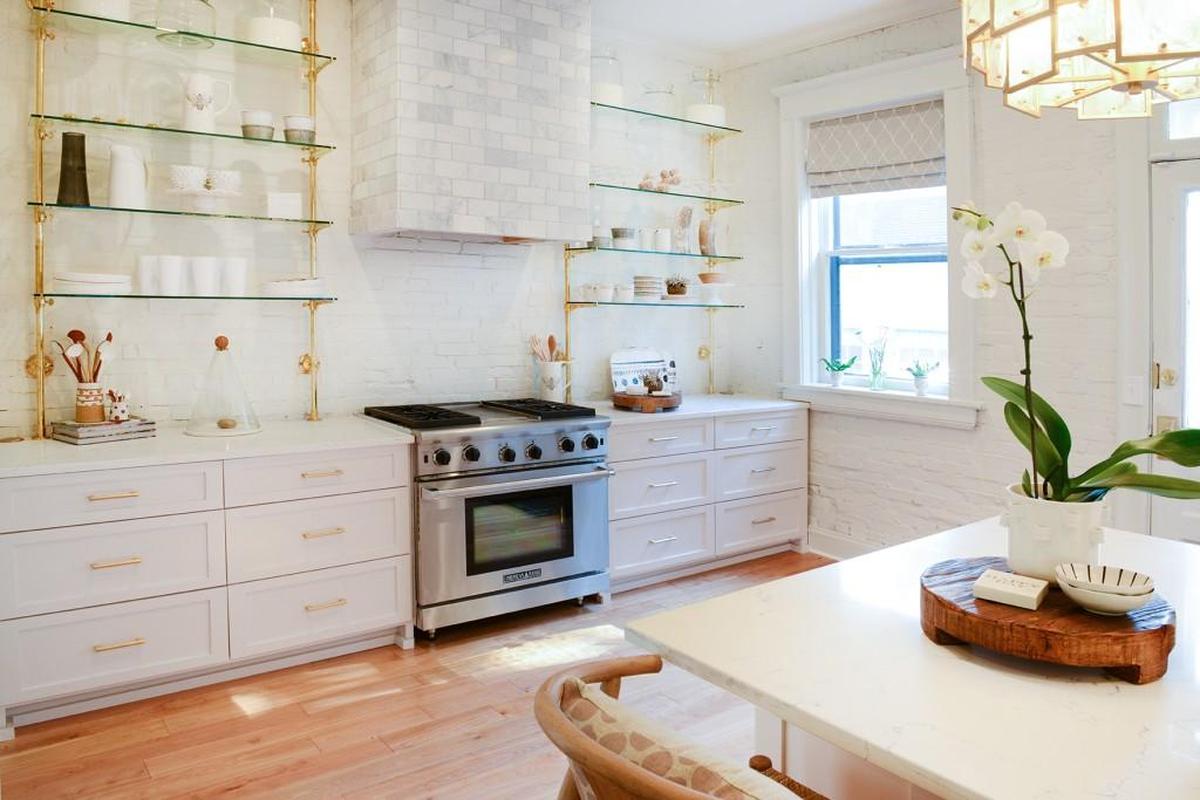 One of the features of Day’s trademark kitchen style is open shelving in place of upper cabinets.