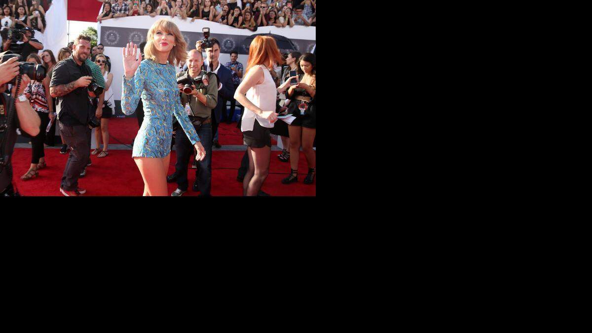 
Taylor Swift arrived at the MTV Video Music Awards on Sunday night at The Forum in Inglewood, Calif. 
