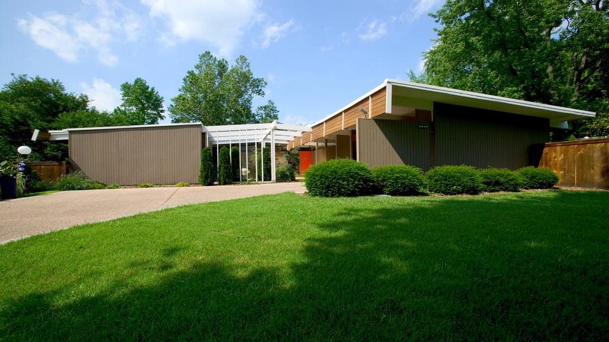 KC Modern will host a tour of Donald Drummond-built homes in October. Drummond constructed a glass-walled atomic ranch in 1956 in Leawood. It was designed by California architect A. Quincy Jones.