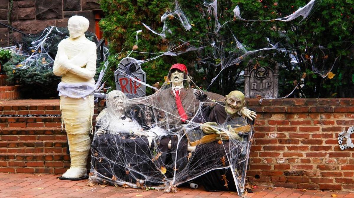 
Dress scarecrows and monsters as family members by putting them in old clothes you don’t wear anymore and cover them in cobwebs.
