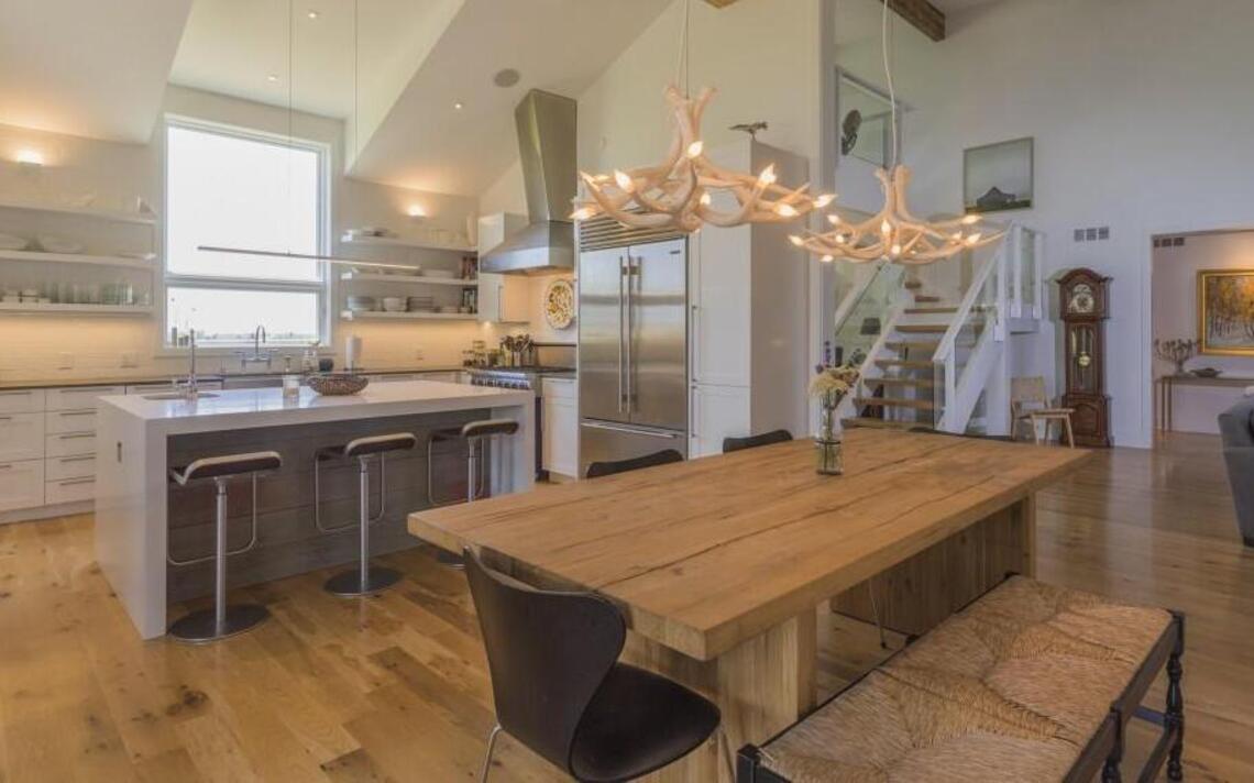 Contemporary farmhouse pays homage to couple’s different backgrounds