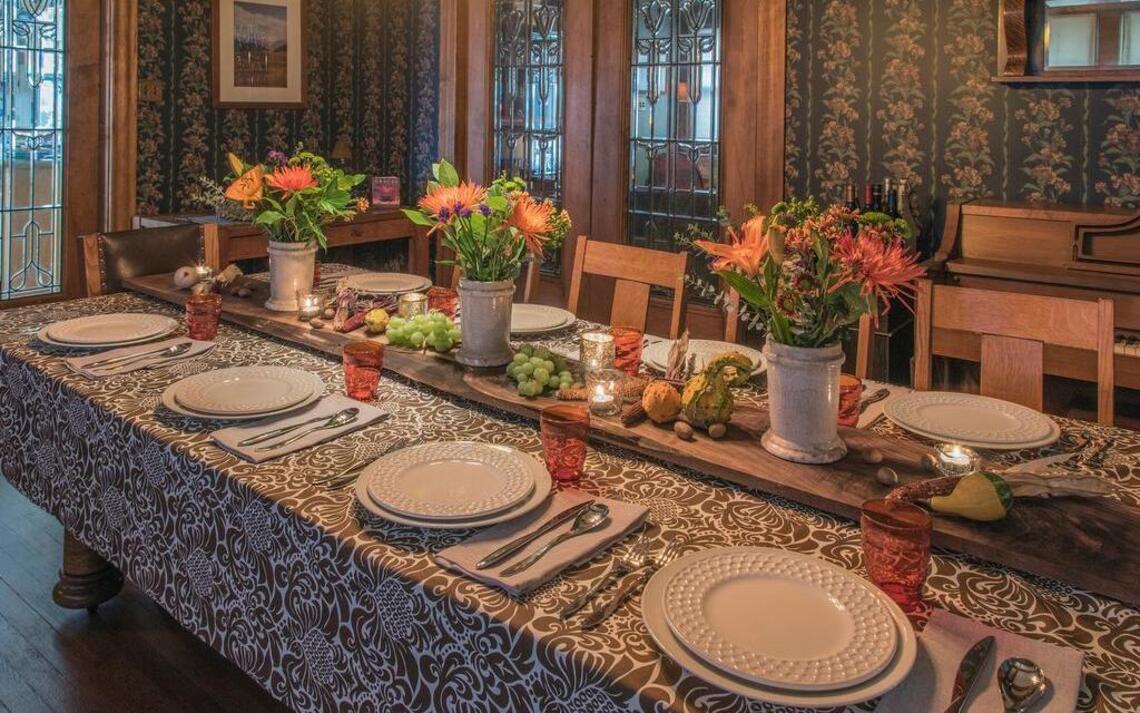 Create organic, elegant Thanksgiving centerpieces with these simple ideas