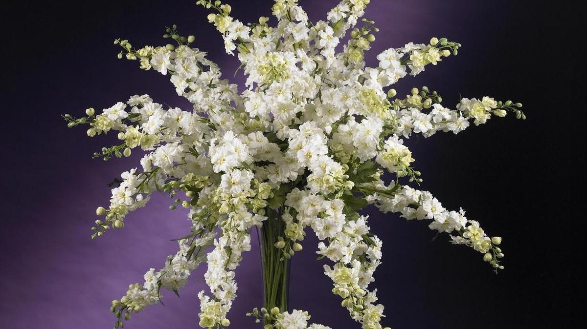 
Is it OK to decorate the home with faux flowers?
