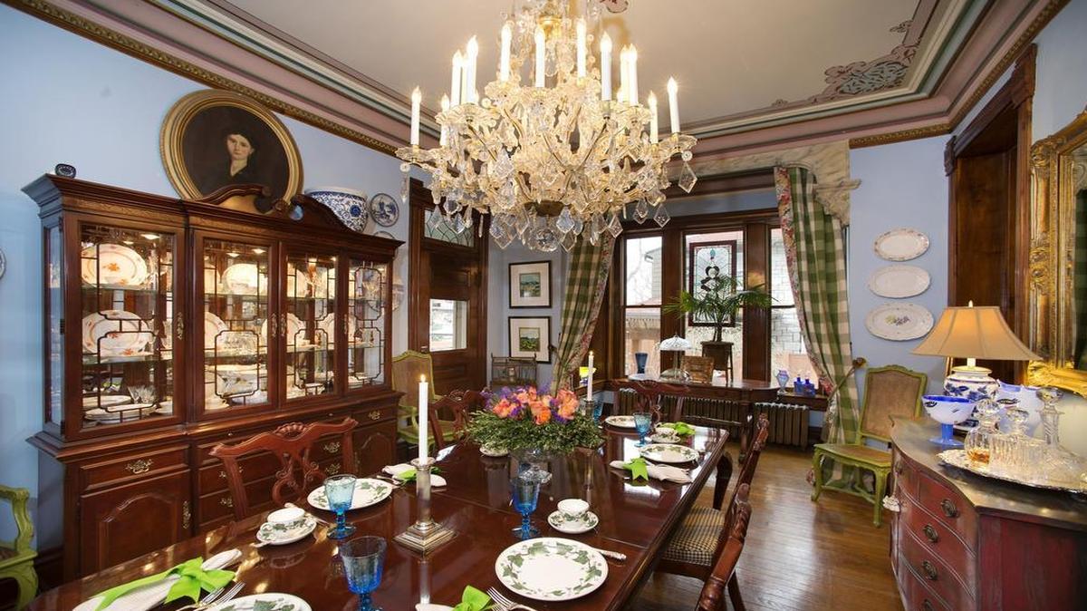 The chandelier in the Inn at 425’s dining room once hung in Vienna’s Royal Opera House. It dates to about 1890, has 26 arms of Austrian crystal and originally burned gas. It was converted to electricity in the 1930s.