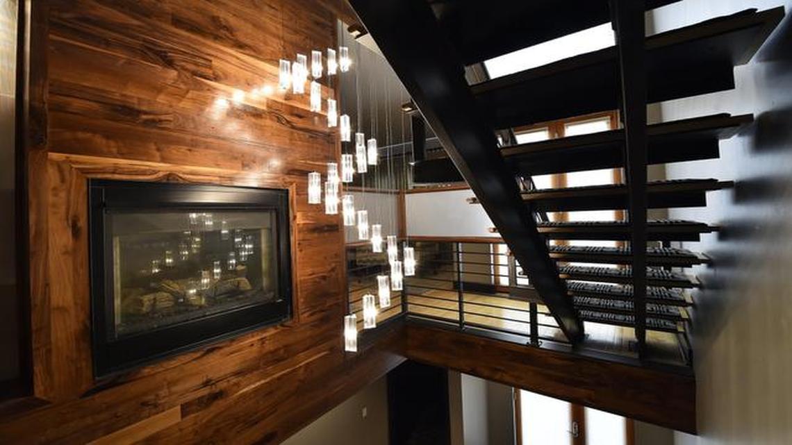 
Wood used to decorate a Plaza home
