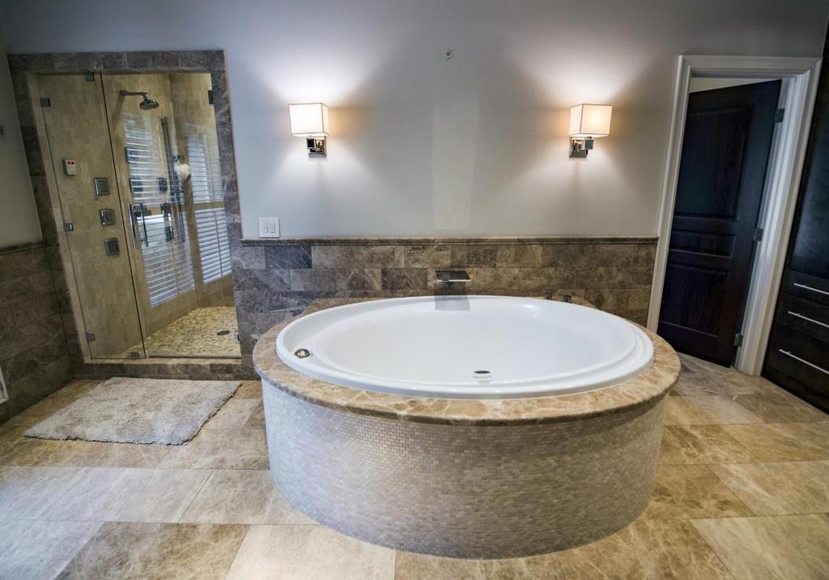 The master suites in Kansas City mansions are usually spa-like with walk-in showers sporting dual rain shower heads, built-in seating, expensive Carrara marble tile and slabs, and a sauna system. As a bonus, there’s almost always an equally luxurious standalone tub nearby that shoots water from jets or creates fizzy Champagne like bubbles.