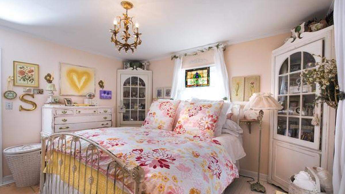 Artist Carol Schieszer shares her boudoir in her Mission home with husband Larry. “This wouldn’t be the way he would decorate a room, but he loves it,” she says.<252><252>
