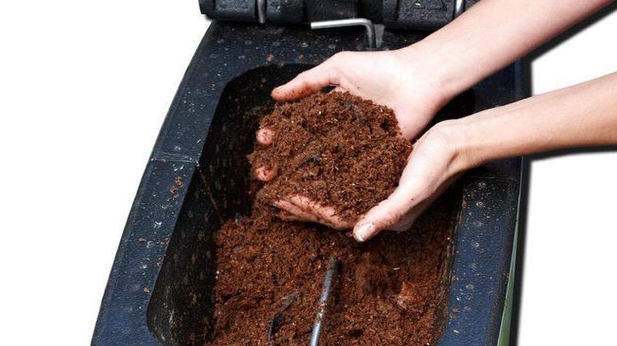 
This automatic bin can make compost fertilizer on your kitchen counter top. 
