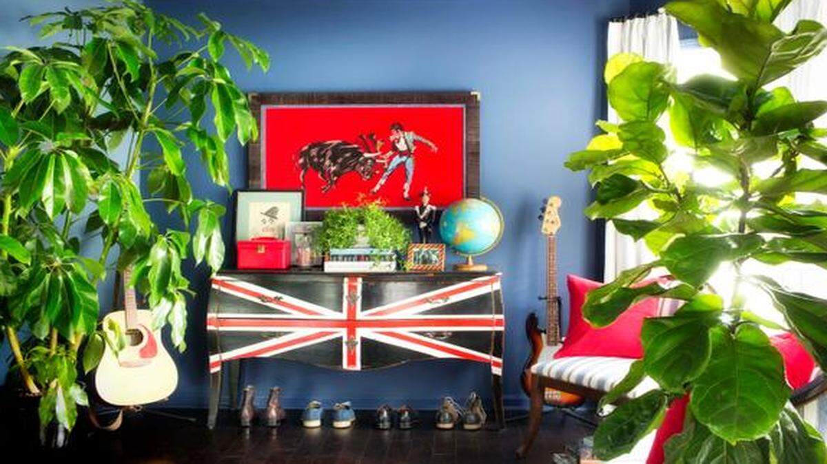 
Red, white and blue can be the perfect color palette for a preteen’s bedroom, says interior designer Brian Patrick Flynn. 
