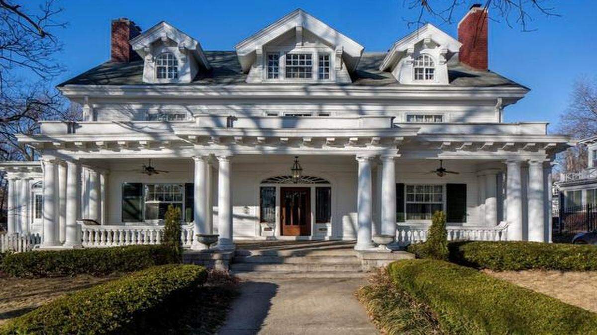 
The 46th Symphony Designers' Showhouse, at 96 Janssen Place, in historic Hyde Park, will open its doors to the public next weekend, from 10 a.m. to 4 p.m., Saturday and noon to 5 p.m., Sunday.
