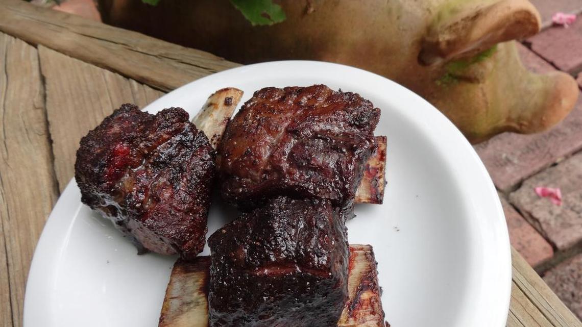
Apple smoked small beef short ribs with fantastic flavor.
