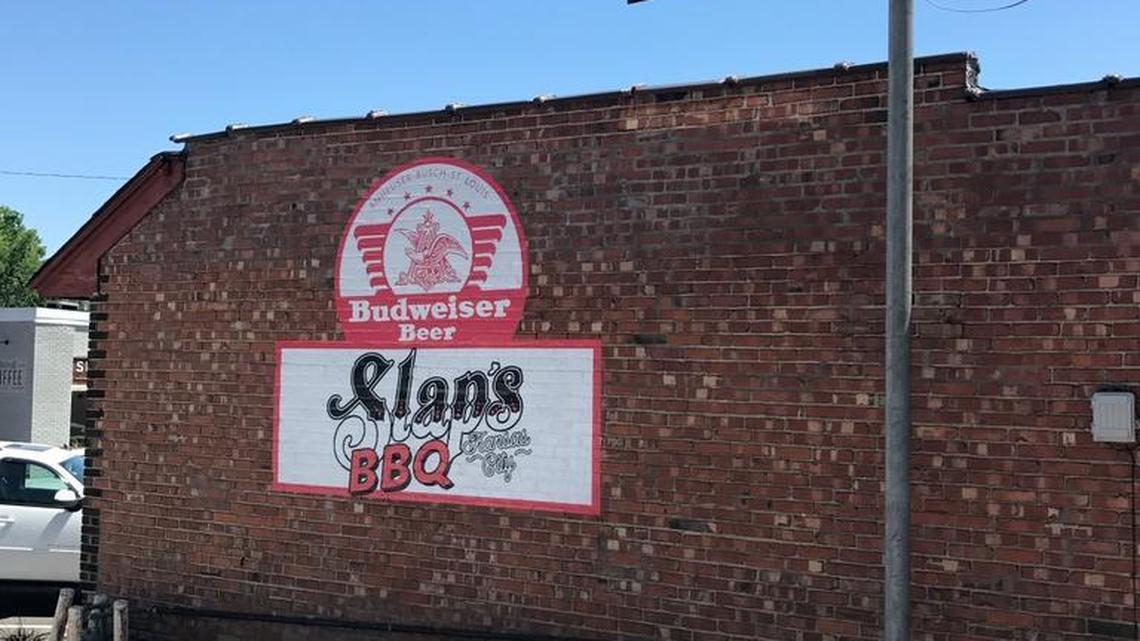 President Trump gets update on Patrick Mahomes’ recovery while trying KC barbecue