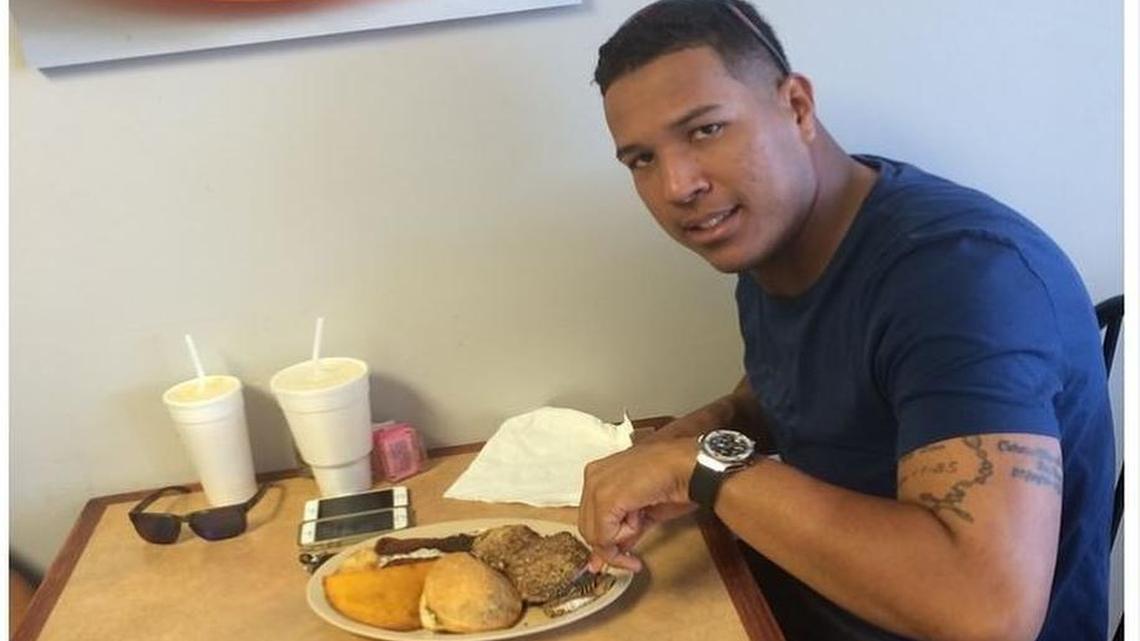 
The caption, roughly translated, reads: “Our Venezuelan player eating a meal before our local game!”
