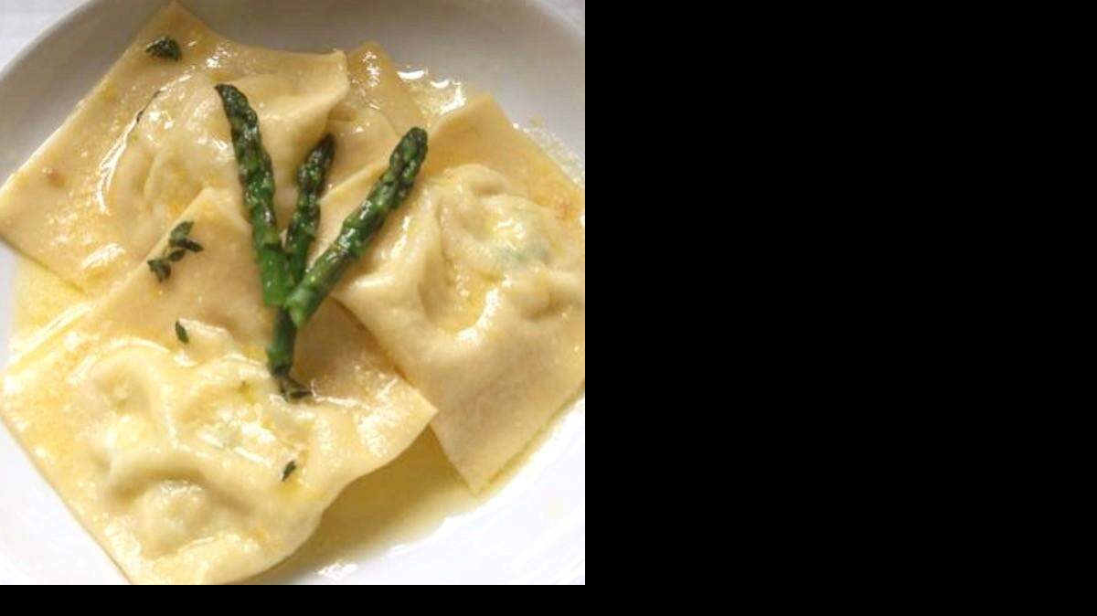 
Fresh asparagus and Ricotta ravioli
