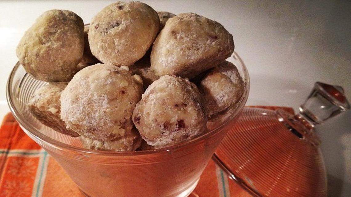 
Mexican wedding cookies are easy to make.
