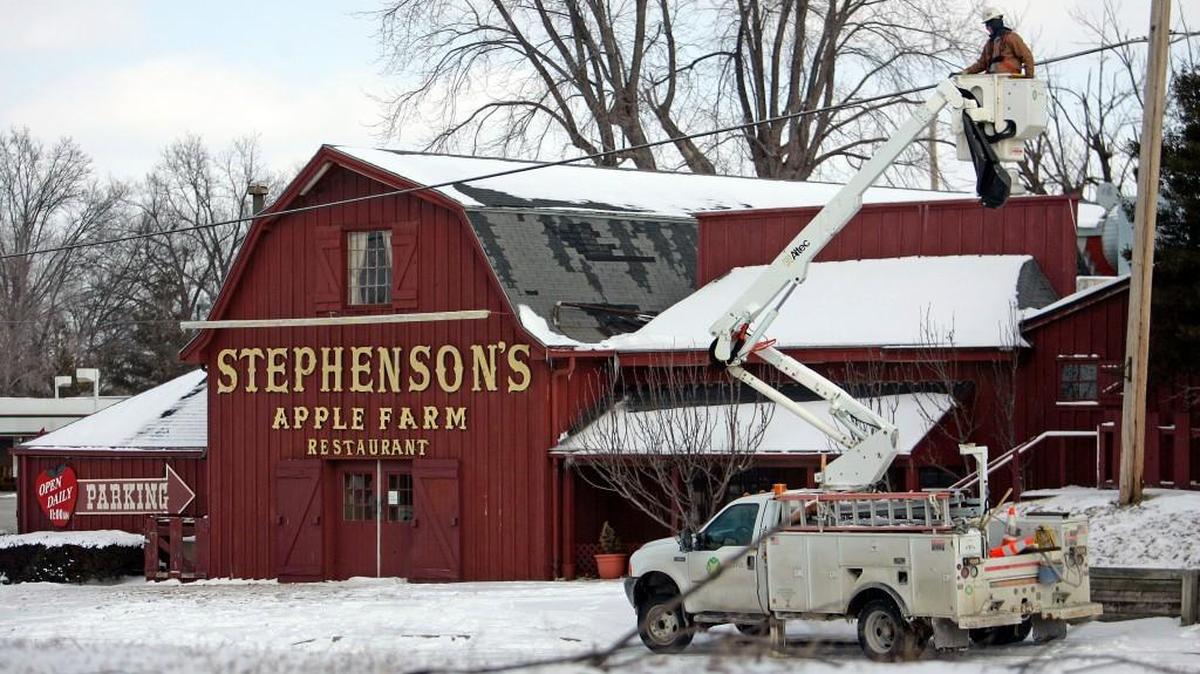 Stephenson’s Old Apple Farm Restaurant was located at the southeast corner of U.S. 40 and Lee’s Summit Road.