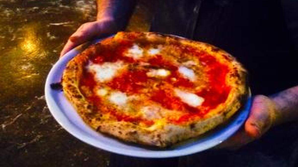 
Erik Borger, owner of il Lazzarone, with a Neapolitan pizza.
