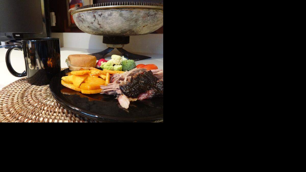 
Plated pulled pork with bark, sweet potato Jojos, slider bun & fresh local veggies.
