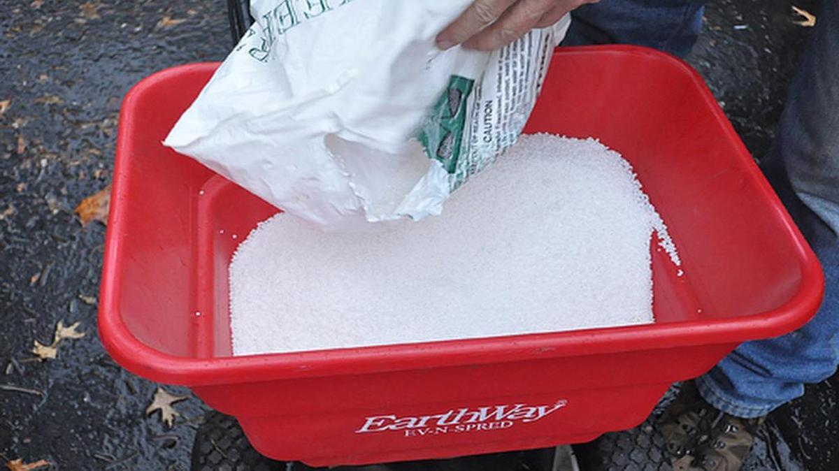 Fall is the season to fertilize one last time.