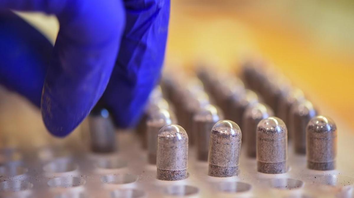 Local placenta encapsulation specialist Ariel Vickery removed the completed capsules at a client’s home in Kansas City, Kan. following the client’s childbirth earlier that week. Proponents of placenta encapsulation, a practice that involves a new mother consuming her placenta in pill form in the weeks following birth, say it helps with postpartum depression, fatigue and other postnatal problems.
