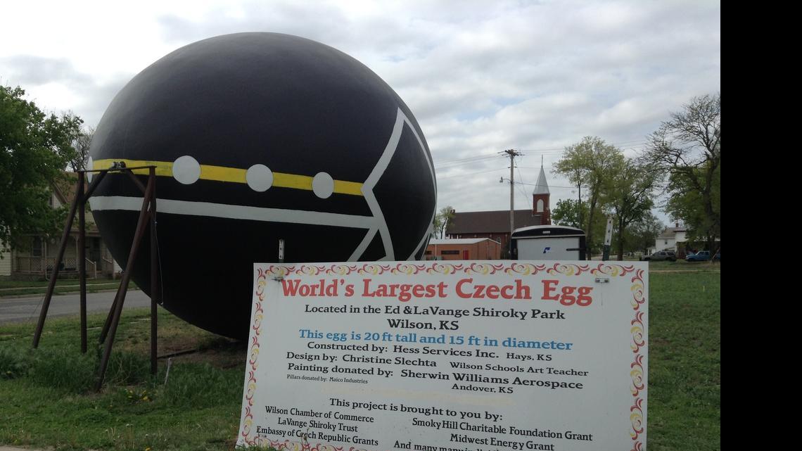 
The town and the sign proudly boast of the largest Czech egg. This giant hollow Fiberglas egg is big enough to house a few folks inside. It’s 25 feet tall, 15 feet in diameter and weighs 7,000 pounds.
