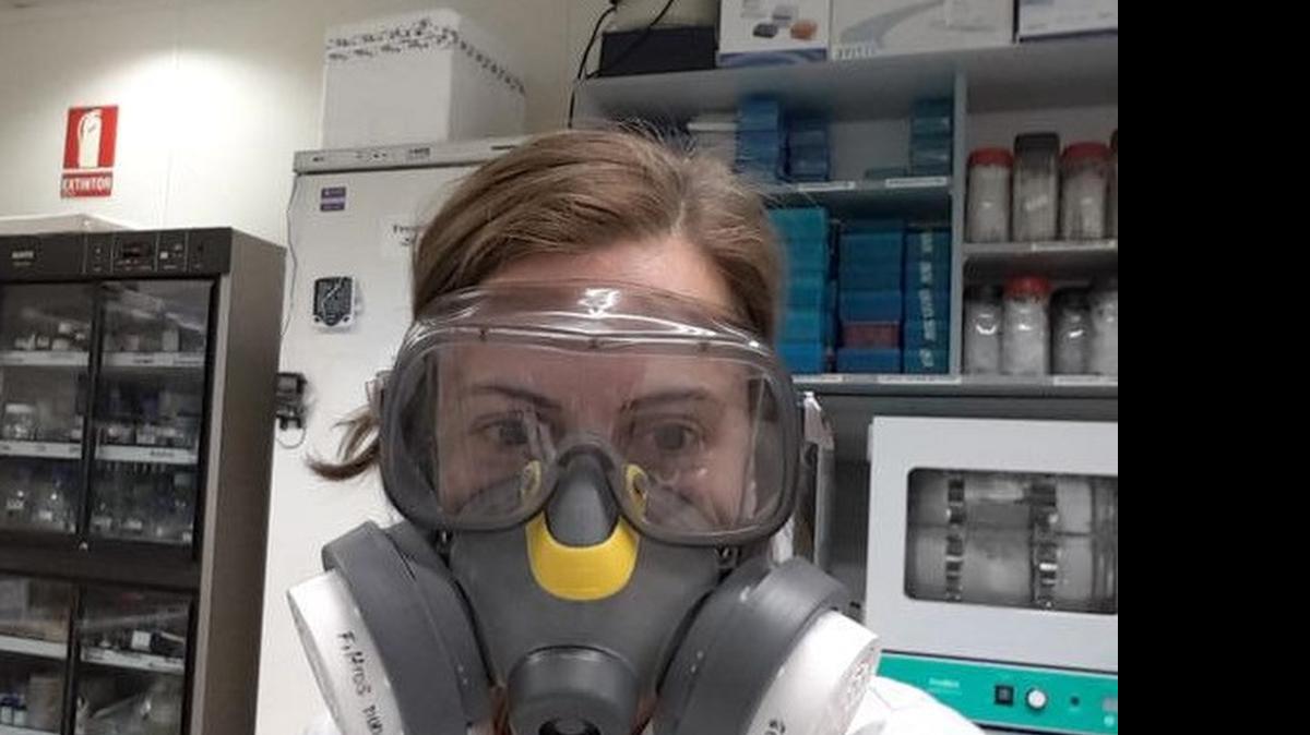 
Female scientists posted pictures of themselves in the lab to mock Nobel laureate Tim Hunt’s insulting comments about them this week.
