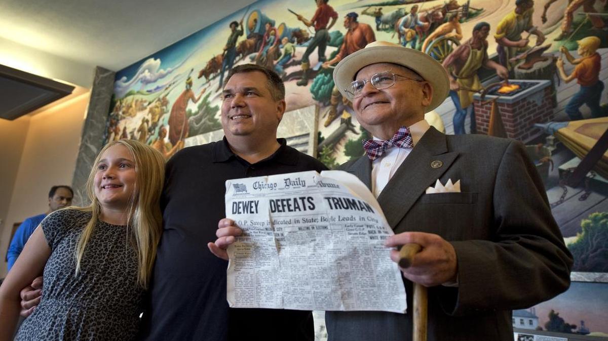 
Charles Van Houten and his daughter, Evelyn, visiting the Truman library from San Antonio, Texas, got to join Niel Johnson in one of Truman’s most famous poses.
