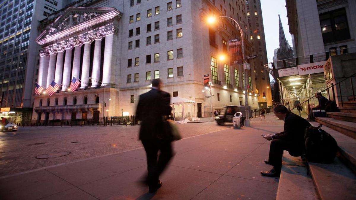 
It was a rough day Friday on Wall Street, but the main indexes still ended up about 1 percent for the week.
