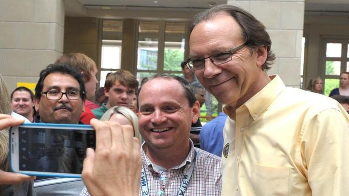 
Former Sprint CEO Dan Hesse (right) told FierceWireless that the Network Vision project caused more customer pain and disruption than anyone expected. He is shown here at a farewell with employees a year ago.
