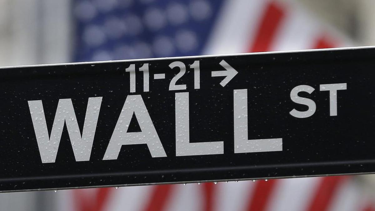 
The Nasdaq rose 46.96, or 0.9 percent, to 5,210.14. The Standard & Poor’s 500 index rose 2.35, or 0.1 percent, to 2,126.64. The Dow Jones industrial average fell 33.80, or 0.2 percent, to 18,086.45.

