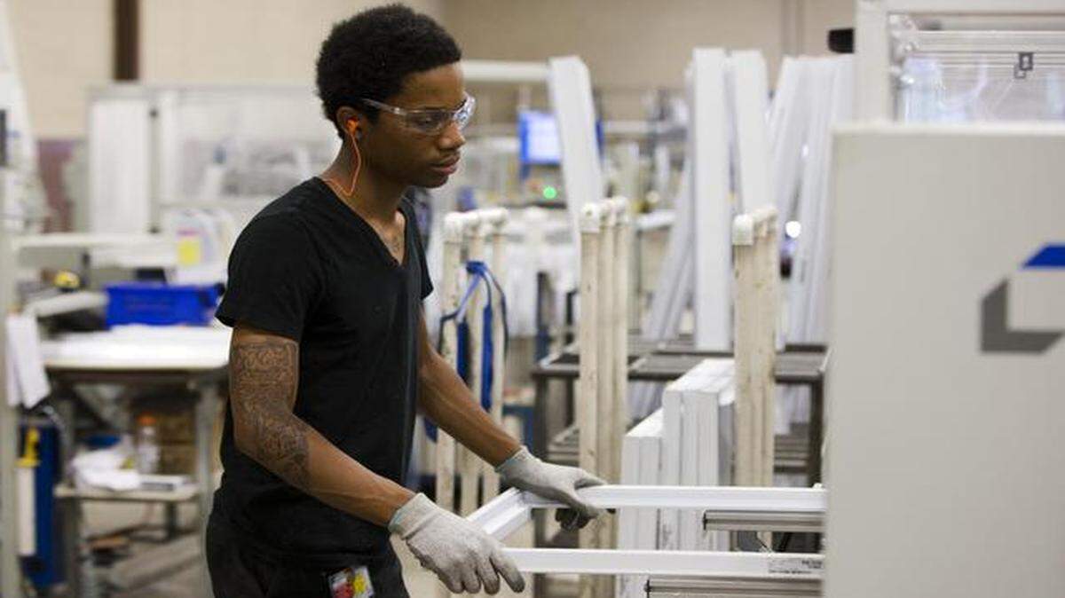 
The Federal Reserve Bank of Kansas City said its monthly manufacturing index was 6 in September, up from 3 in August but lower than the reading of 9 in July.
