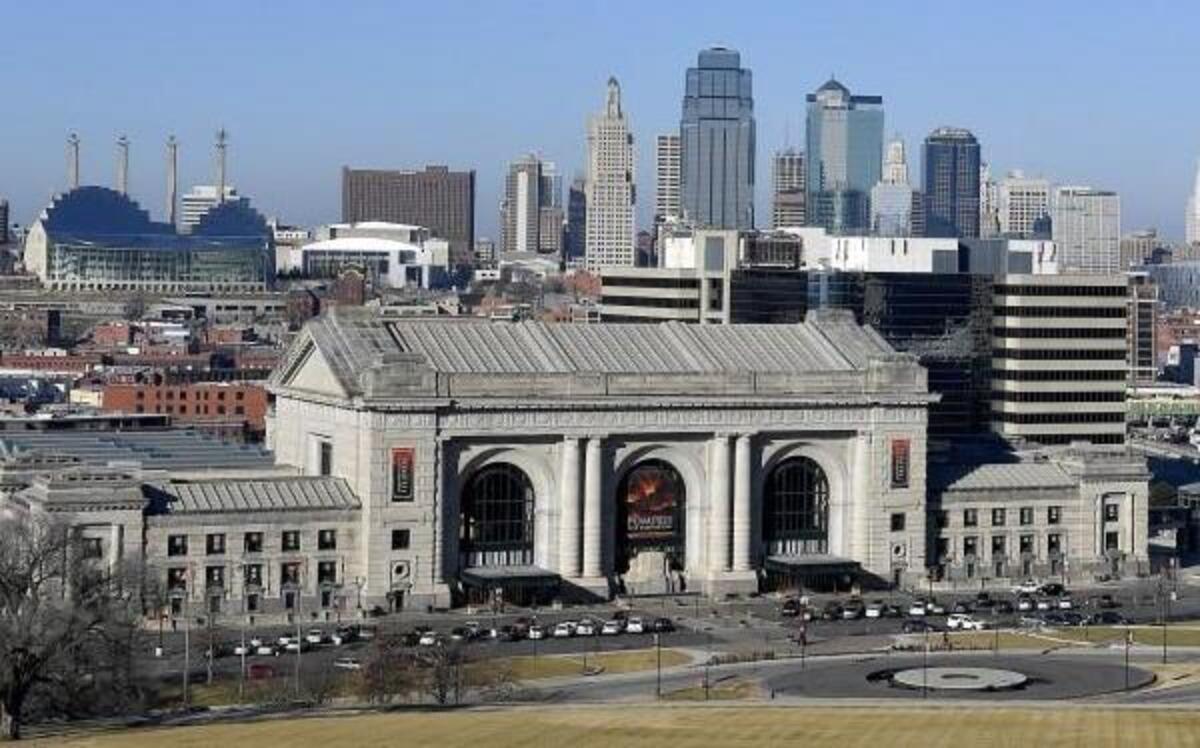 Four Kansas City-area businesses, all operated by women, will compete against 98 others from around the country for three grand prizes from SCORE.
