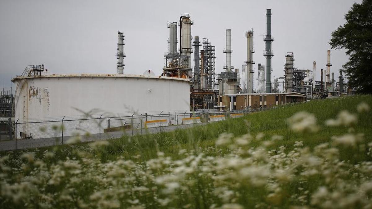 
A slump in the energy industry is hurting regional manufacturers, according to a Federal Reserve Bank of Kansas City survey.
