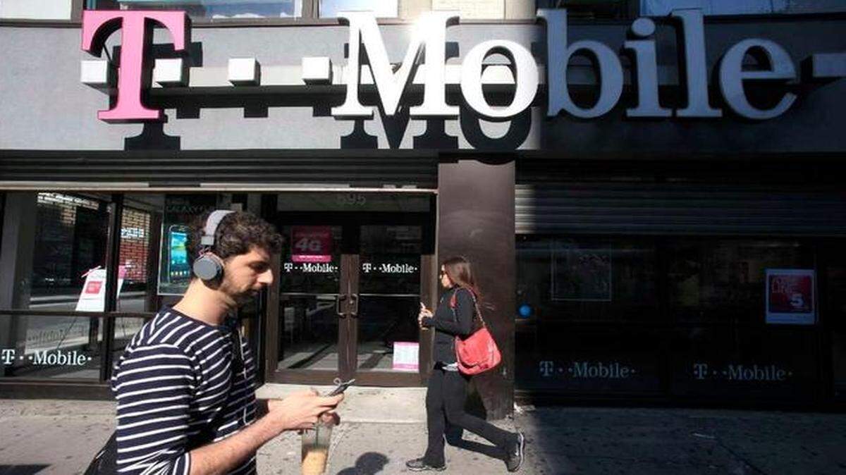 
Wireless carrier T-Mobile US Inc. agreed to pay $90 million to settle state and federal claims it billed customers for unauthorized charges.
