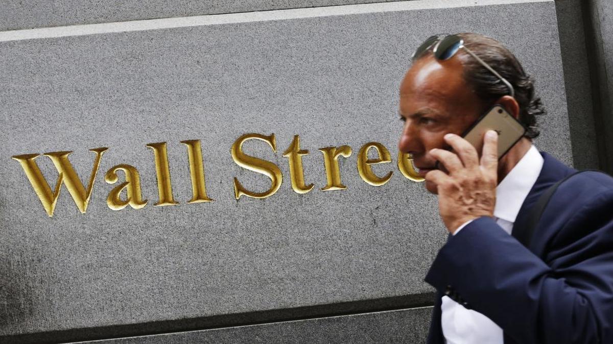
The S&P 500 rose 8.15, or 0.4 percent, to 2,091.54. The Dow Jones industrial average rose 69.15, or 0.4 percent, to 17,477.40. The Nasdaq composite rose 14.68, or 0.3 percent, to 5,048.24. 

