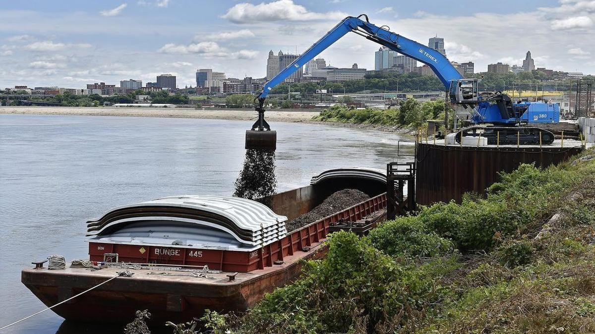 
On Wednesday, the first barge to dock at the Port of Kansas City since 2007 was loaded with scrap metal to be transported to Peoria, Ill. PortKC officials hailed the event as the rebirth of the Woodswether Terminal on city-owned land northwest of downtown. The Kansas City skyline is visible in the background.
