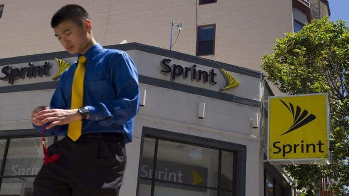 
Sprint says it added customers in the final months of 2014, but it stops short of providing a final tally.
