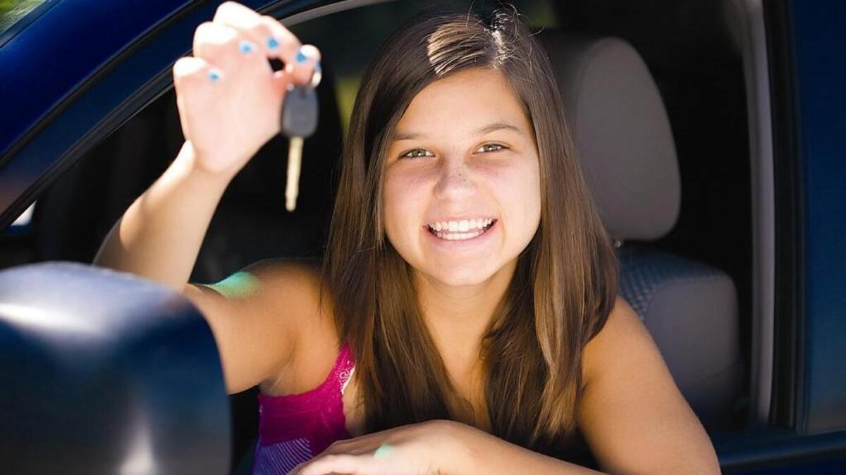 A nonprofit has released a list of safe vehicles for teenage drivers.