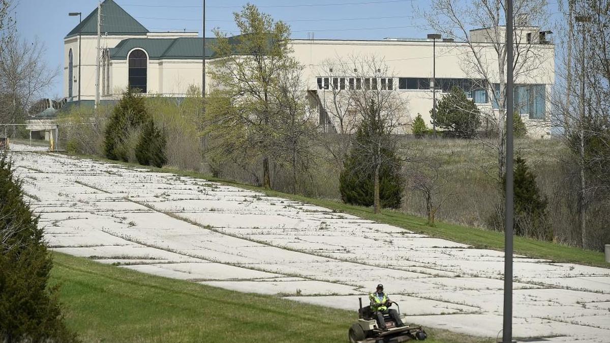 Horse racing stopped at The Woodlands in 2008, but the grass is still being mowed in 2016.