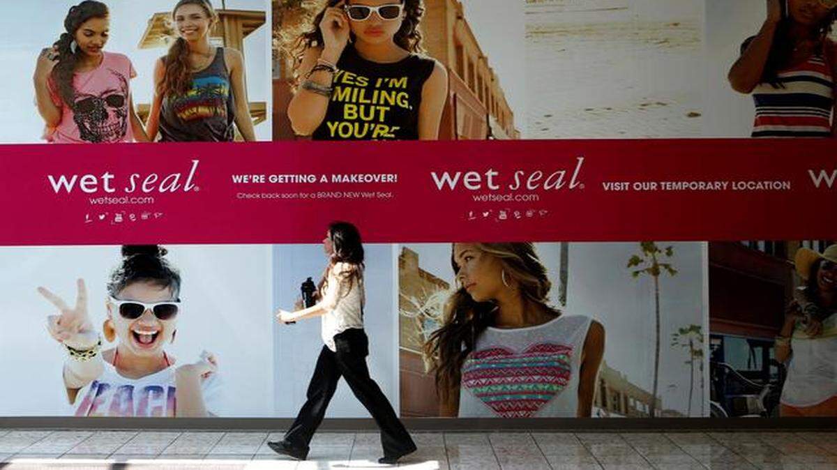 
Wet Seal is closing about two-thirds of its stores, resulting in nearly 3,700 full- and part-time workers losing their jobs. This store is in Redding, Calif.
