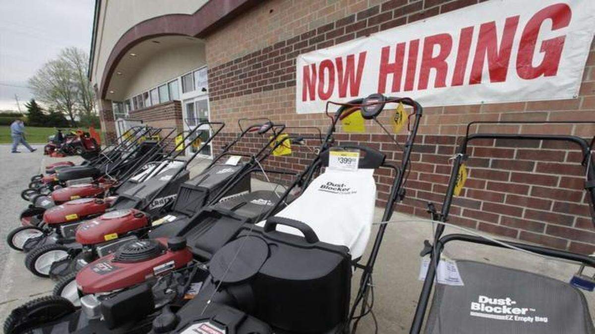 
A weaker economy may be in the cards if confidence among companies’ credit managers remains shaky.

