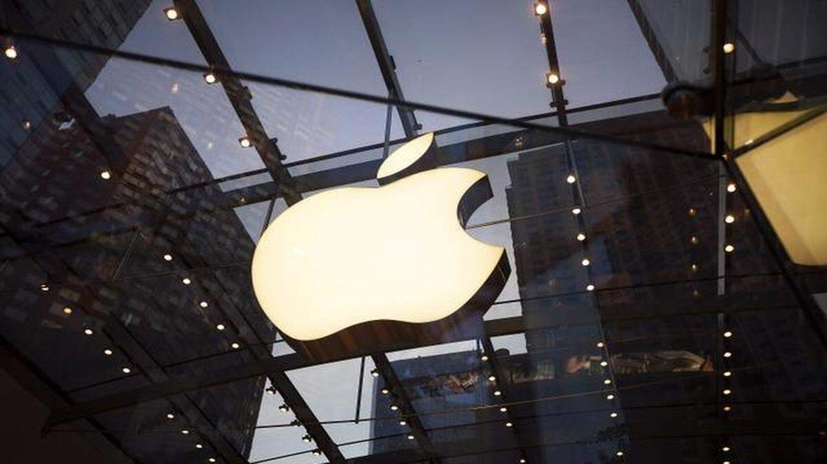 
Apple’s invitation for an event March 9 in San Francisco suggests that the company will discuss its smartwatch, which Apple plans to launch in April.
