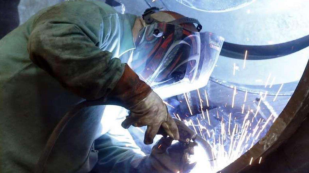 
The economy continues to grow but can’t sustain faster speeds, according to surveys of companies’ credit managers.
